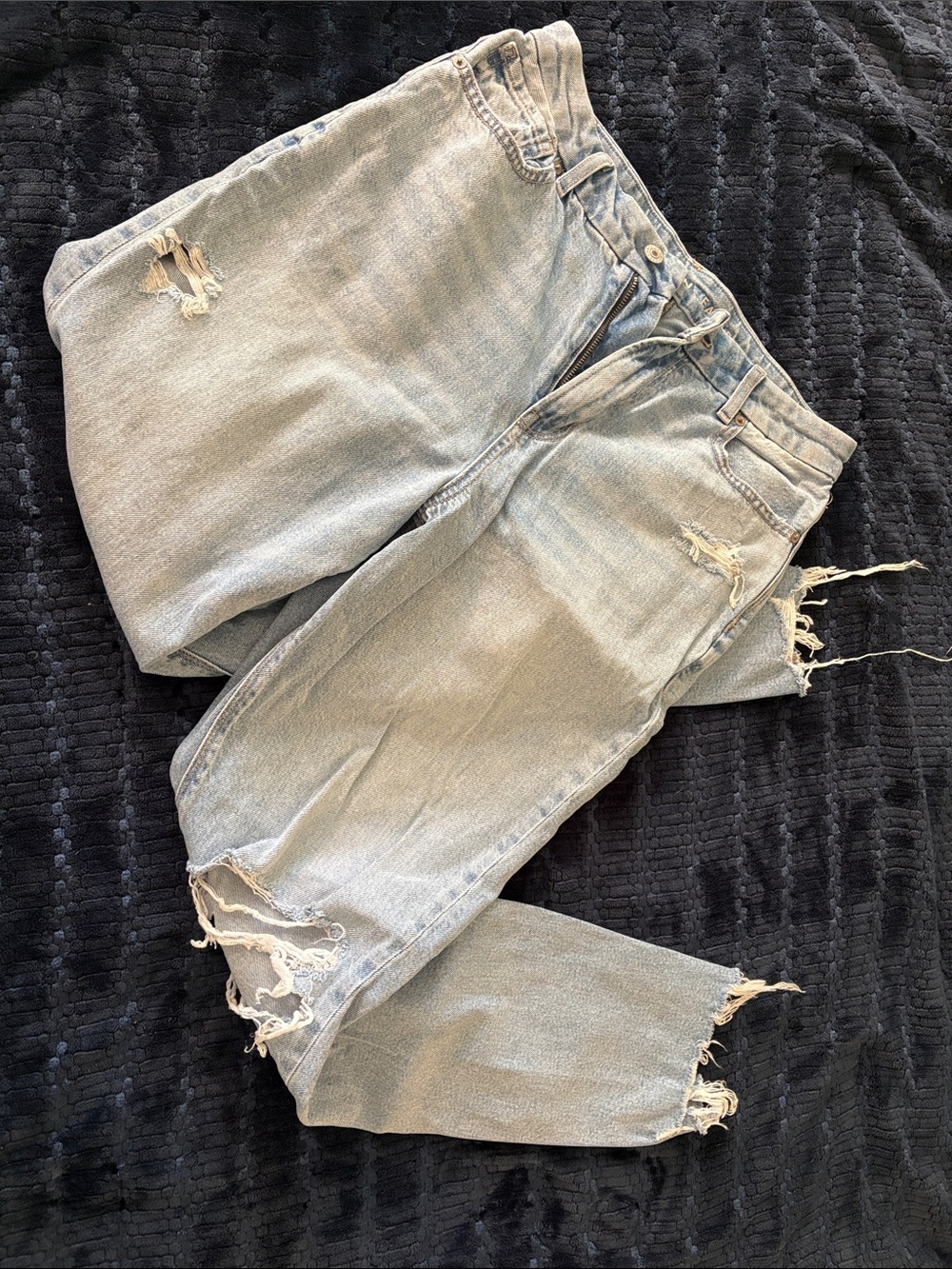 American Eagle Outfitters Light Wash Distressed Relaxed Jeans